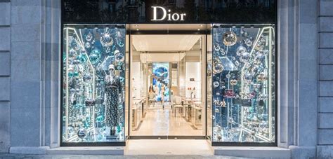 Dior se refuerza en México con dos tiendas a pie de calle